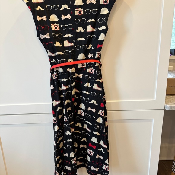 “Lady Vintage” Mod Print Dress - Picture 3 of 7